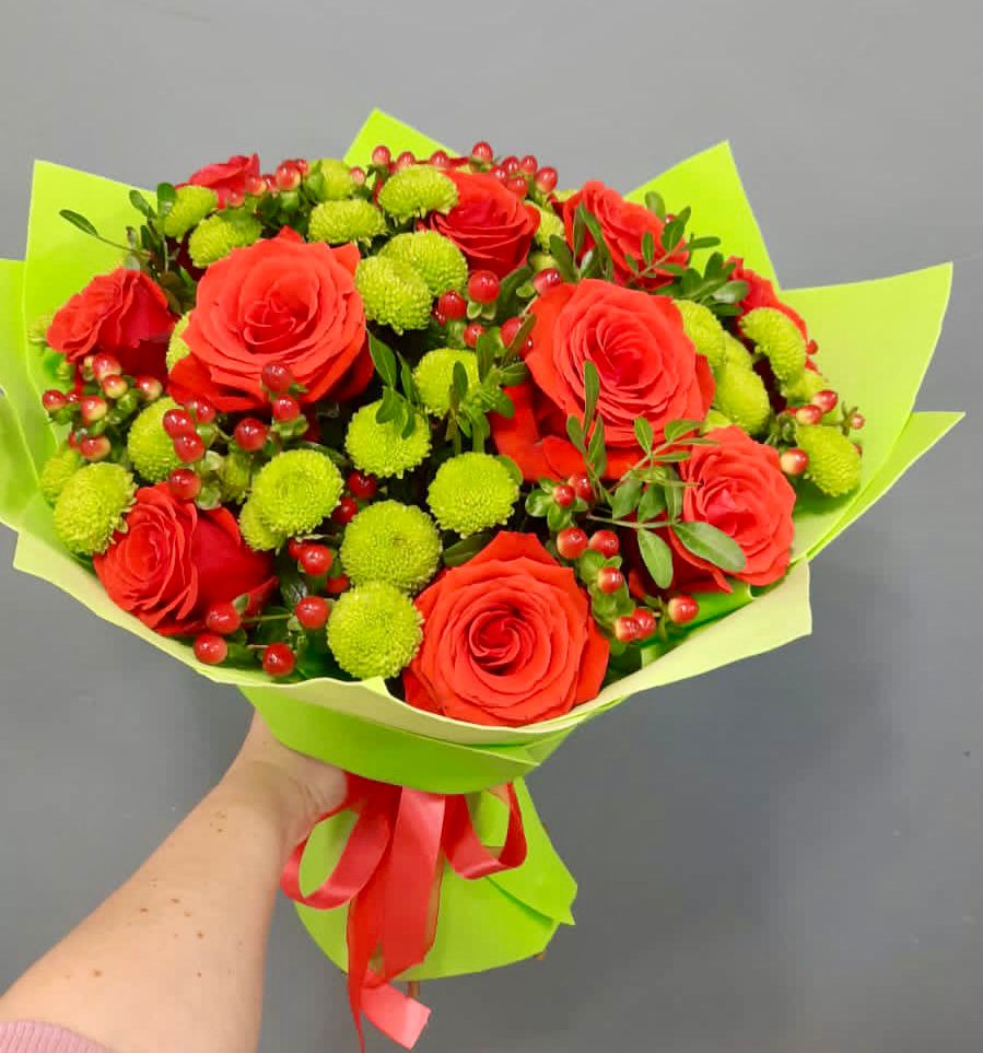 Букет цветов из: Хризантемы и Розы в Путевке