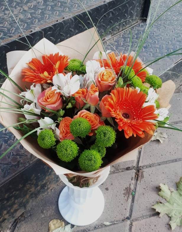 Букет цветов из: Герберы, Хризантемы, Альстромерии и Розы в Путевке