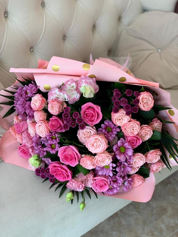 Букет цветов из: Хризантемы, Розы и Лизиантусы в Путевке