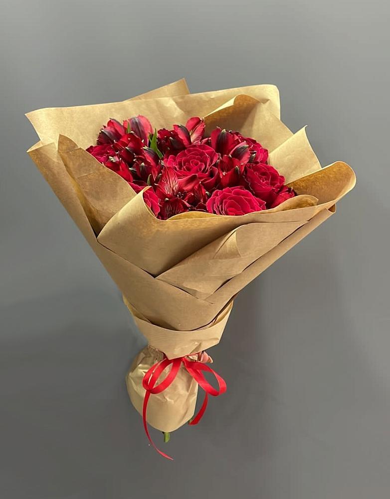 Букет цветов из: Альстромерии и Розы в Путевке