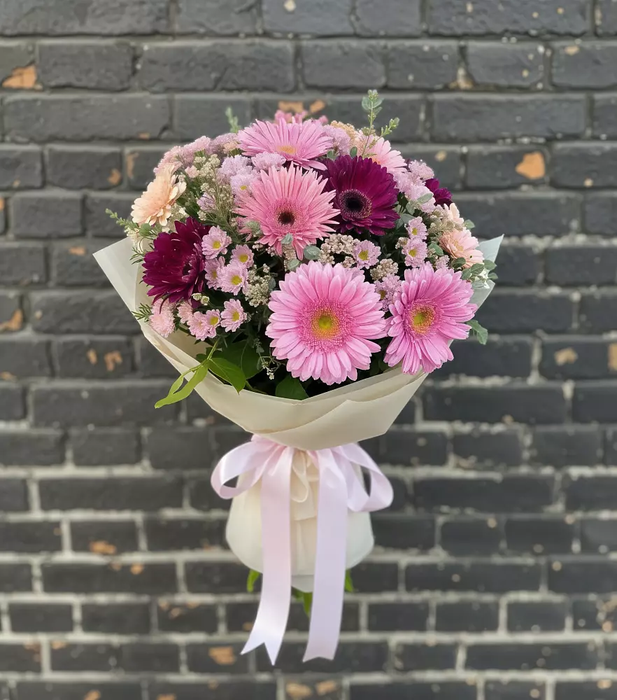 Букет цветов из: Герберы и Хризантемы в Путевке