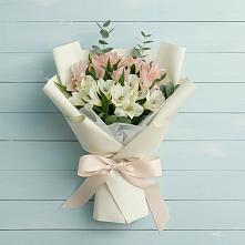 Букет цветов из:  Альстромерии в Путевке