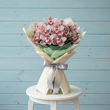 Букет цветов из:  Орхидеи и Розы в Путевке