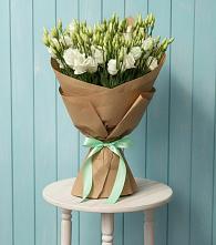 Букет цветов из:  Лизиантусы в Путевке