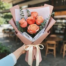 Букет цветов из:  Розы в Путевке