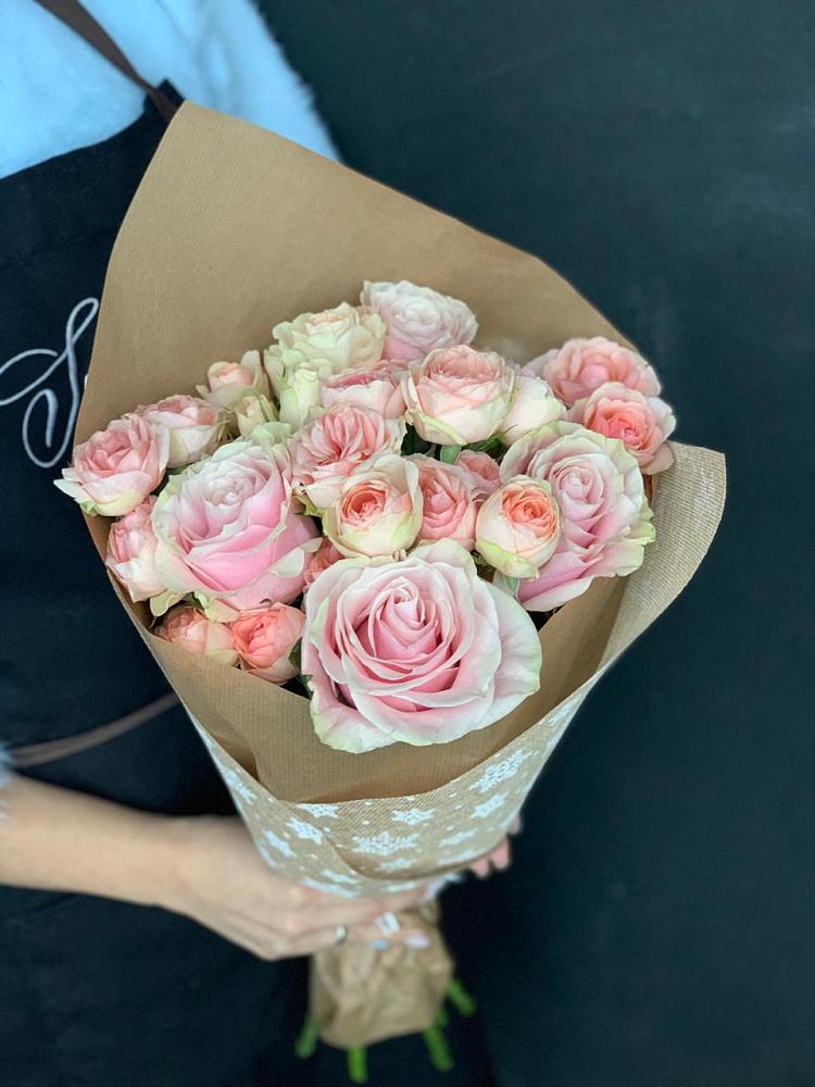 Букет цветов из: Хризантемы и Розы в Путевке