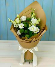 Букет цветов из:  Хризантемы и Лизиантусы в Путевке