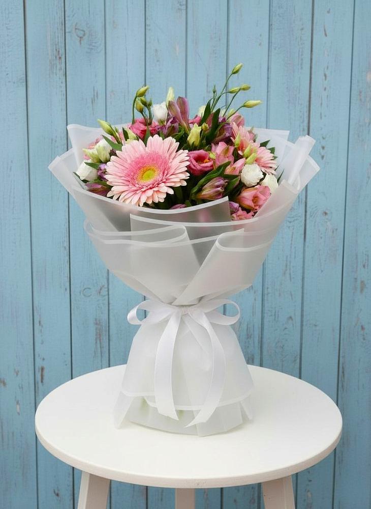 Букет цветов из: Герберы, Альстромерии и Лизиантусы в Путевке