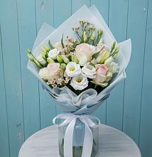 Букет цветов из:  Розы и Лизиантусы в Путевке