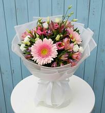 Букет цветов из:  Герберы, Альстромерии и Лизиантусы #REPLACE_PRED# Путевке