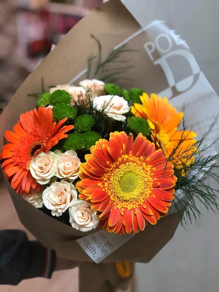 Букет цветов из: Герберы, Хризантемы и Розы в Путевке