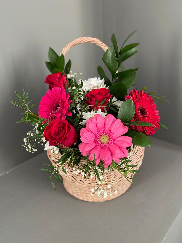 Цветочная композиция из Розы, Хризантемы и Герберы в корзине в Путевке