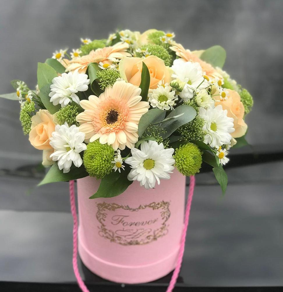 Цветочная композиция из Розы, Герберы и Хризантемы в шляпной коробке в Путевке