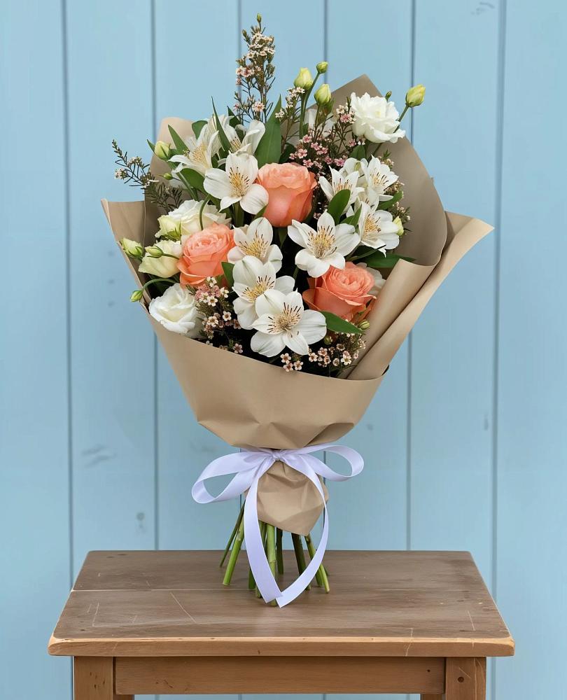 Букет цветов из: Альстромерии, Лизиантусы, Розы и Хризантемы в Путевке