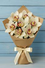 Букет цветов из:  Орхидеи и Розы в Путевке