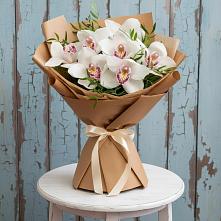 Букет цветов из:  Орхидеи и Розы в Путевке