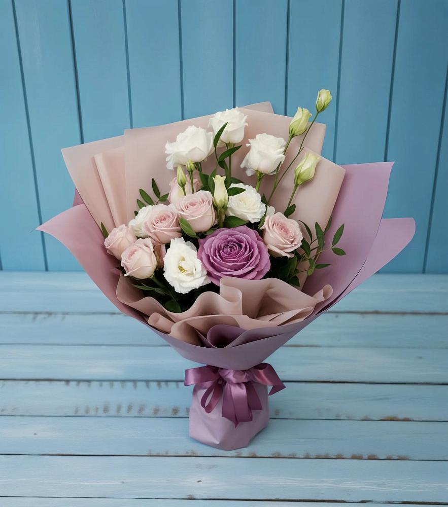 Букет цветов из: Розы и Лизиантусы в Путевке